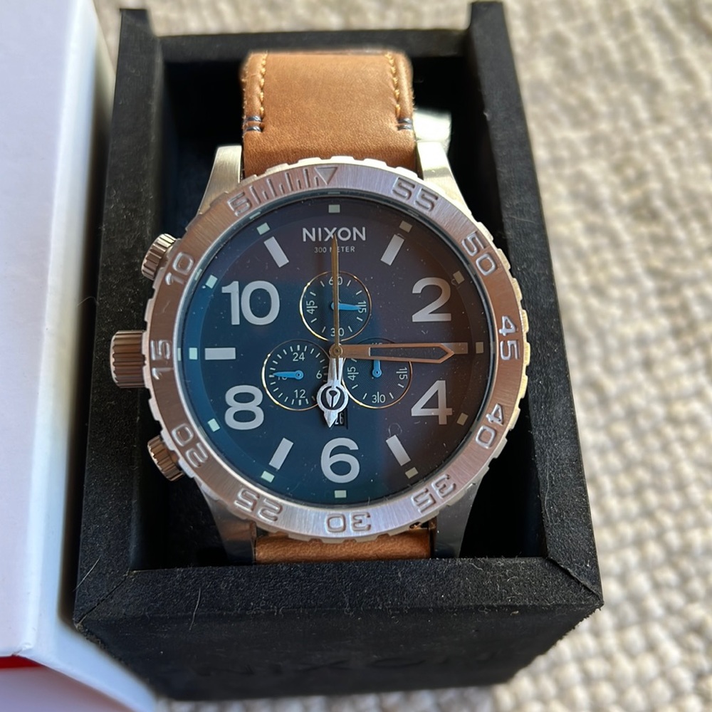 Nixon 51-30 chrono leather navy/saddle